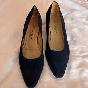 St. John Women's Blue Suede Shoes w Gold Detail on Heel - 9B (8.5) EUC
